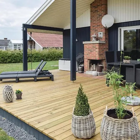 Three-bedroom Holiday In Juelsminde