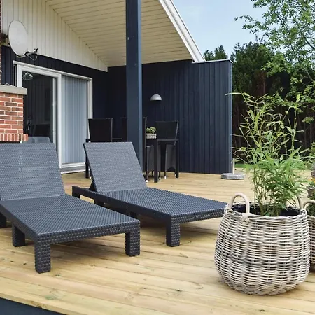 Three-bedroom Holiday In Juelsminde 度假居 尤尔斯明讷