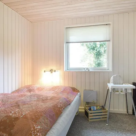 Three-bedroom Holiday In Juelsminde 度假居 *